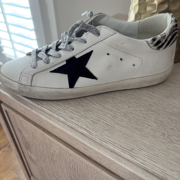 White Sneakers with Black Star and Silver Laces Golden Goose - Picture 1 of 3